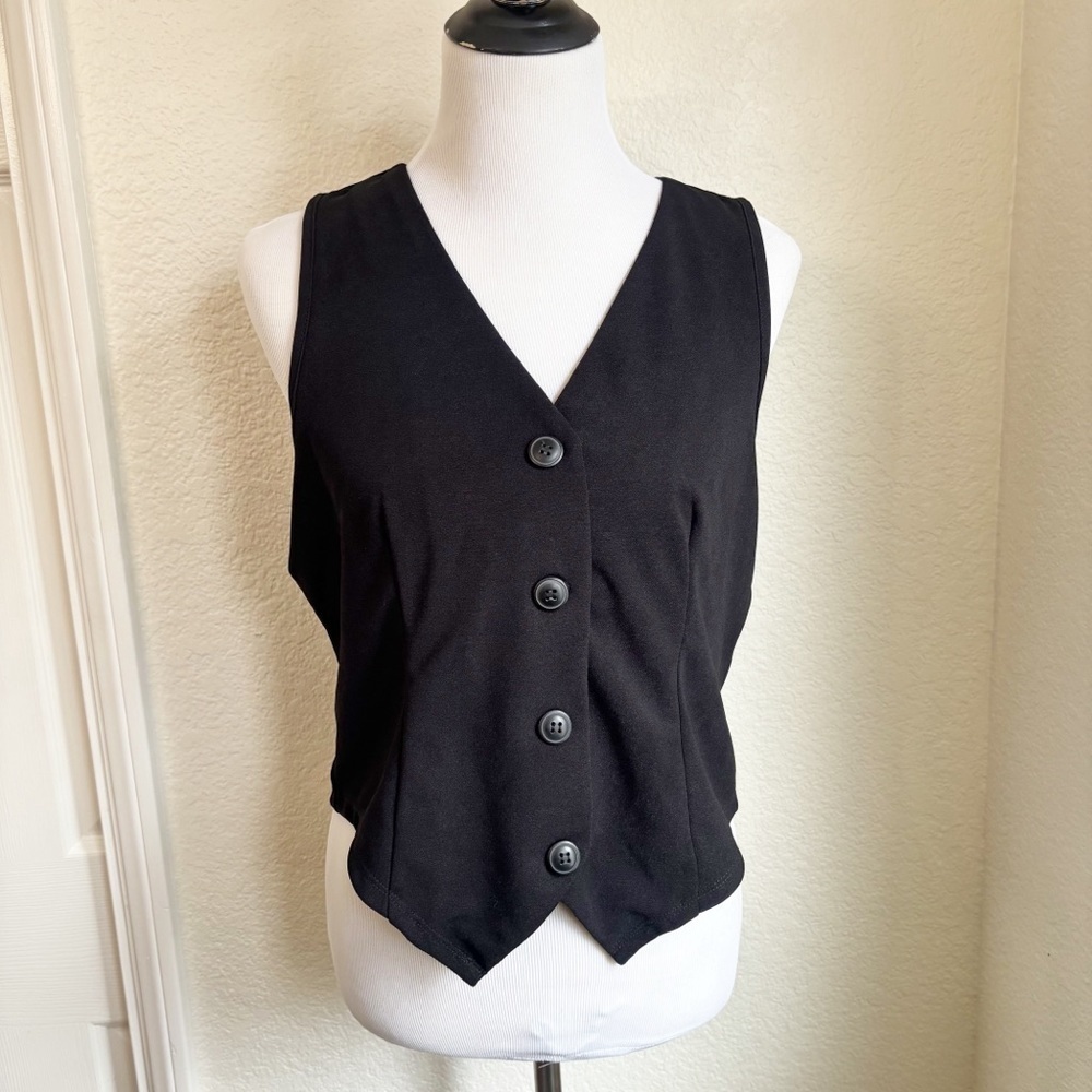SHEIN Black Sleeveless Buttoned vest Blouse